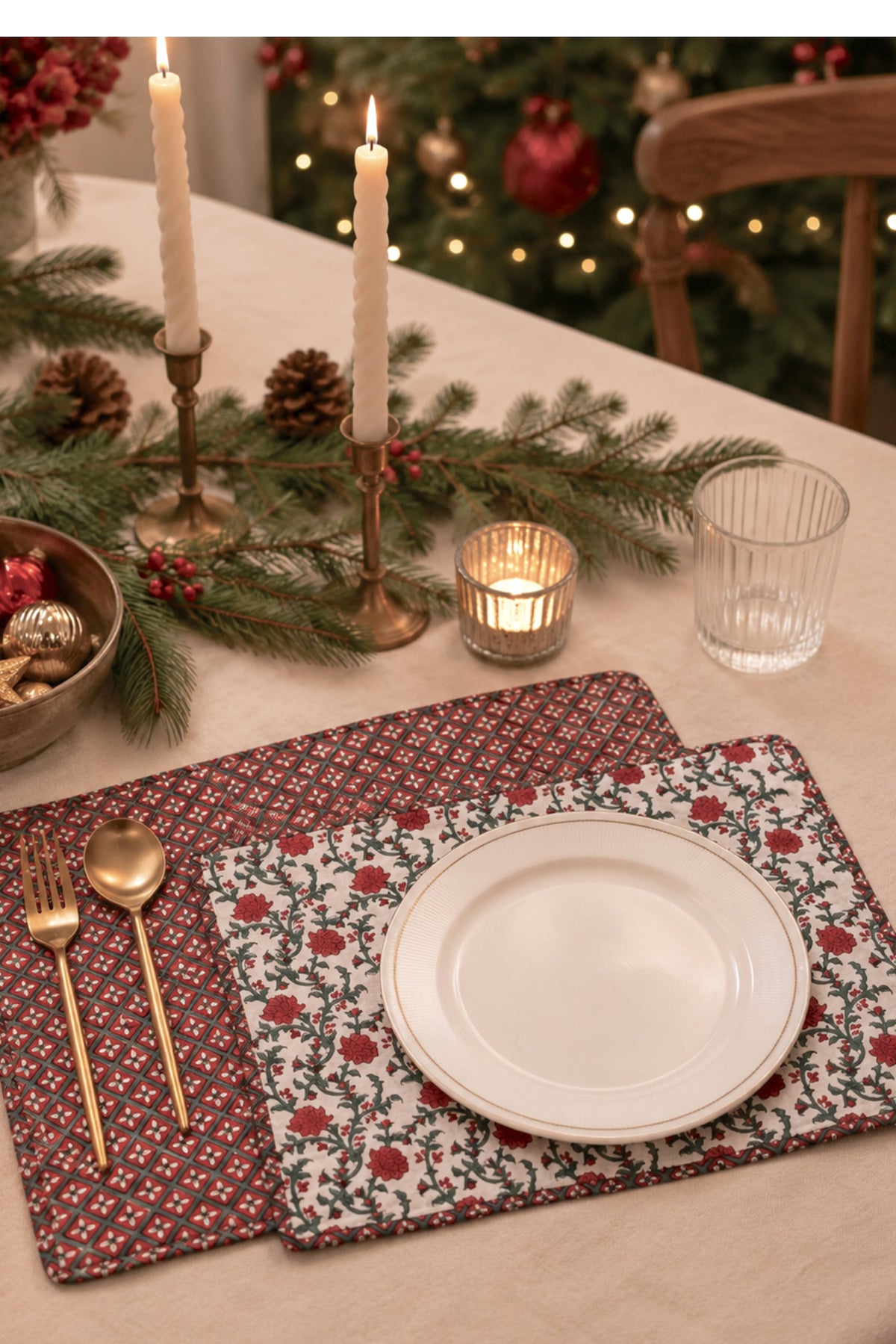 Holly & Berry Crimson Reversible BlockPrint Placemat (Setx2)